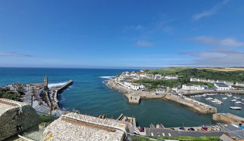 Een fantastische kans om een karakteristiek huis met drie slaapkamers te kopen met een sprankelend uitzicht op zee, de haven en de kust in het gewilde vissersdorp Porthleven in Cornwall. Gelegen in misschien wel een van de meest iconische gebouwen va...