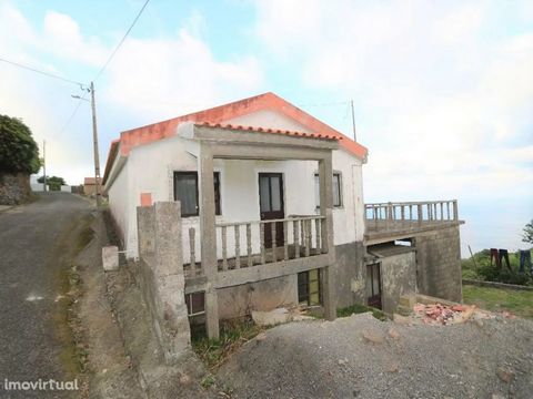 House converted into storage space, maintaining the original compartmentalization. The property consists of 2 floors and patio, with storage facilities. Located in the parish of Cedros, close to the coast, it is a rural area consisting essentially of...