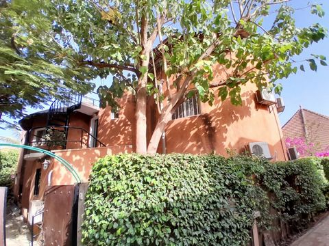 SENEGAL: Located in one of the most beautiful residences in Saly, this villa with a surface area of approximately 120m2 is made up of two studios with their private access. Each studio has 2 bedrooms, 2 bathrooms, 1 living room, 1 kitchen and a terra...