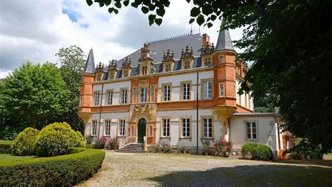 MAGNIFICENT CHATEAU IN THE HEART OF A PARK OF NEARLY 2 HECTARES SECTOR 'NEAR SAINT GAUDENS' 1867: this is not only the year of the publication of the first Book of 'Capital' by Karl MARX and the opening of the Universal Exhibition in Paris. It is esp...