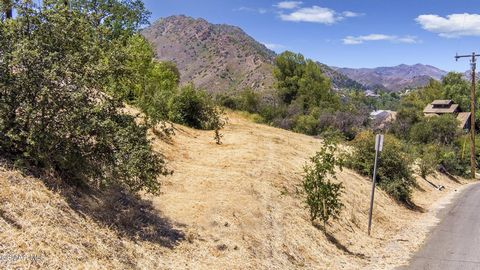 Owner willing to carry. Perched on a gentle slope to capture the commanding views of Sugarloaf Mountain and the Malibou Lake valley below. Wonderful opportunity to design and build your own dream home. Access points from Olivera and Circle drive, ide...