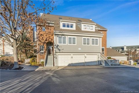 Rare opportunity to live in Palmer Landing, a community with MARINA, POOL and CLUBHOUSE located in downtown Stamford's Shippan Point. This WATERFRONT, 2 level townhouse, has an ATTACHED GARAGE and its own 40-FOOT BOAT SLIP. Unit 101 is a very peacefu...