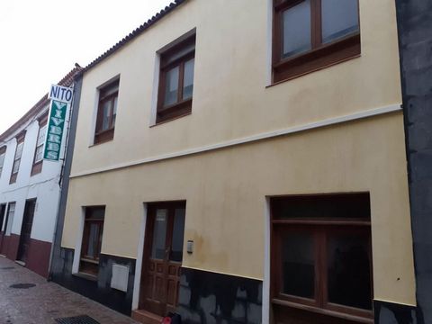 Promotion of homes for sale located in Vallehermoso, Santa Cruz de Tenerife. These are 6 homes that have surfaces from 36 m² to 69 m², distributed in 2 or 1 bedroom and 1 bathroom. Located in the urban area of the town, with availability of services ...