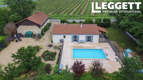 A26184GJP24 - Situated within walking distance of restaurants and shops and within a 15 min drive of Bergerac airport this charming property has much to offer, impeccably maintained with double glazing and central heating, 2 bedrooms/2 bathrooms a ga...