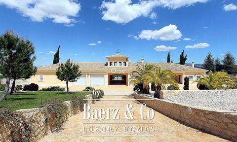 This luxury property has a build area of 1.586m2 with a fenced garden of 22.420m2, but in total the plot includes 220.000m2.  The finca is located in a privileged rural environment at less than an hour from the beaches and Alicante. There are current...