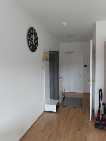 The bright and very spacious 2-room apartment on the 3rd floor belongs to a new residential project in Neustift (Stein) in Freising. The apartment has 1 bedroom, an open living-kitchen-dining area, 1 bathroom with the toilet and a large balcony with ...
