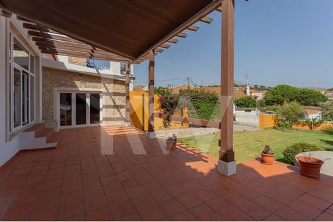 Two-storey house, 330 sqm in area, with a traditional design, set in a 610 sqm plot with a pleasant porch, a large lawned garden, water well and parking space for 2 cars. The house has 18 photovoltaic panels and 1 thermovoltaic, producing energy and ...