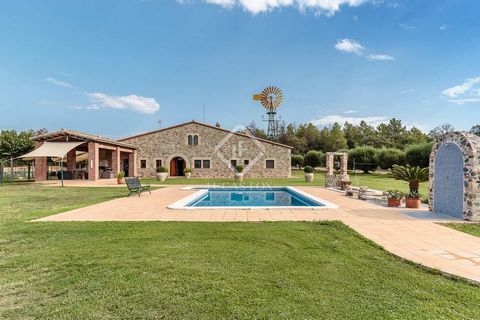 Expansive country estate set in a very peaceful location with stunning mountain views in the middle of a forest, just a 20-minute drive from Girona city and a 15-minute drive from Girona Airport and PGA Golf Catalonia The vast 50,000 m² plot offers a...