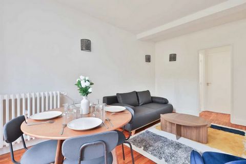 Our apartment is located in the prestigious neighborhood of Neuilly-sur-Seine, known for its elegance and refinement. You will be immediately captivated by the peaceful and green atmosphere that prevails in this area. Tree-lined avenues, well-maintai...