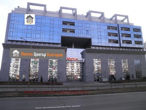 L’agence immobilière 'Property Center Bulgaria' vous présente un magasin dans le quartier Mladost 3 dans le centre commercial 'Metro City'. Avec une surface bâtie de 73 m². , parties communes 34 m² m. Offre 22464. Pour plus d’informations, veuillez a...