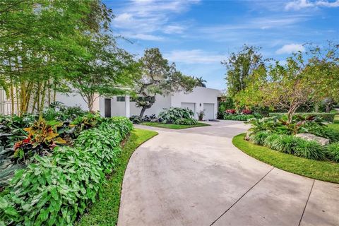 Welcome to this exquisitely designed home, located in coveted Miami Shores golf club community. This home offers 4 bedrooms, 4 bathrooms, on an expansive 12,900 sq. ft., steps away from Biscayne Bay. Recent renovations have seamlessly integrated the ...