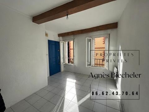 In PERPIGNAN (66000), in EXCLUSIVITY at PROPRIETES PRIVEES, building of about 140 m2, composed of a commercial premises (kebab) on the ground floor, a small dining room and a toilet on the 1st floor, all with an area of about 55 m2. On the 2nd floor ...