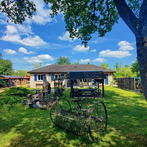 Located in the charming town of Vaux (03190) 10 minutes from Montluçon, this house benefits from a bucolic and peaceful environment, a stone's throw from the greenway and the Berry canal. It offers a pleasant living environment, ideal for nature love...