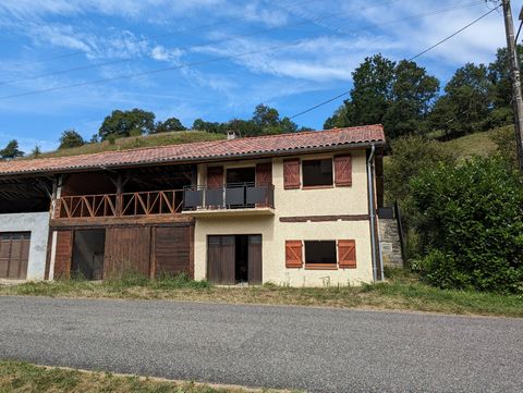 15 minutes from Saint Girons and 5 minutes from Mas d'Azil, in the commune of Clermont, house of 65 m² on 2 floors. The property, adjoining by the dependency, is composed as follows: On the ground floor: a 16 m² bedroom and a garage Upstairs: a kitch...