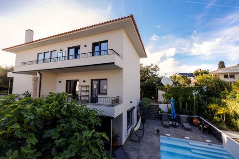 Porta da Frente Christie's is pleased to present this villa located in the prestigious Bairro do Rosário area of Cascais. Situated in an exclusive residential area, it offers the perfect combination of tranquility and proximity to all amenities. Just...