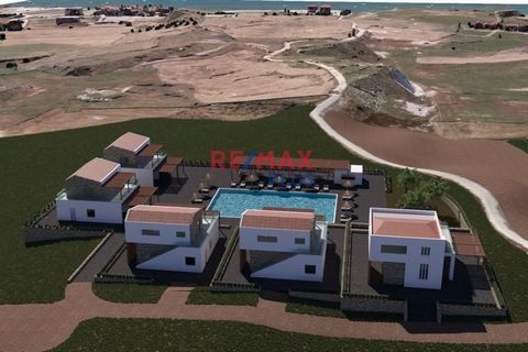 Te koop een perceel van 14.185,97m² even en bebouwbaar met zeezicht in Paliki Lixouri, Kefalonia, in Livana. Het bouwt meer dan 600m² geschikt voor commercieel-residentieel-toeristisch gebruik. Het ligt op 300 meter van het prachtige strand van Mega ...