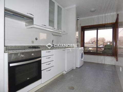 T2 in Oliveira do Douro. On the border with Mafamude. Near El Corte Inglés and metro. Living room with balcony. Equipped kitchen. 2 bedrooms with wardrobes. 2 full bathrooms (1 suite). Central heating pre-installation. Individual garage. Book visit. ...