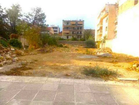 Terreno privilegiato in vendita nel centro di Sparta, con 12 m di facciata su via Othonos Amalias. Il terreno di 540 mq con un fattore edificabile 2,8 (1512 mq di superficie abitabile può essere costruito) e una copertura del terreno del 60%.  Meridi...