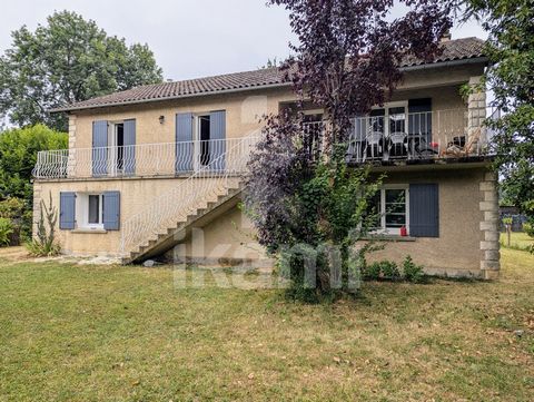 À seulement 10 minutes de Périgueux, sur la commune d'Antonne-et-Trigonnant, découvrez cette charmante maison de 110 m2 idéalement située dans un environnement calme et verdoyant, sur un terrain arboré de 1 104 m2 sans vis-à-vis. Cette propriété offr...