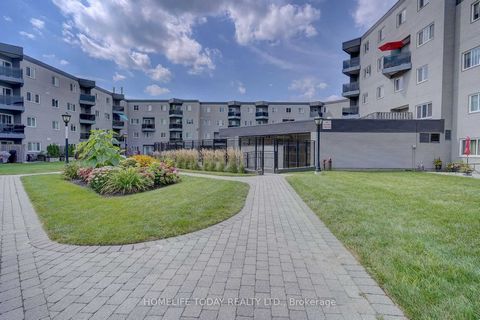 FULLY Renovated Ground Floor 2 Storey Condo, Located in Prestige Clarkson Community, Minutes to Lake! Cozy and Homey, MOVE IN READY, Open Concept w/ Kitchen Island, Newer Owned Furnace & Central Air, Beautifully Designed, Brand New Toilet & Vanity, G...