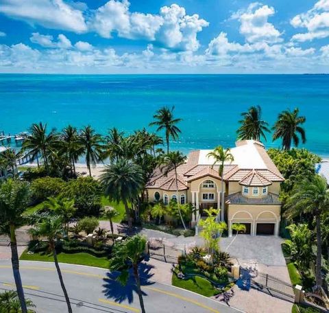 Willkommen im The Sandcastle, eingebettet in den exklusiven Key Colony Beach, verkörpert dieses maßgeschneiderte D'Asign Source-Haus Luxus und bietet Blick auf das offene Wasser! Dieses Anwesen befindet sich auf einem geschlossenen Doppelgrundstück m...