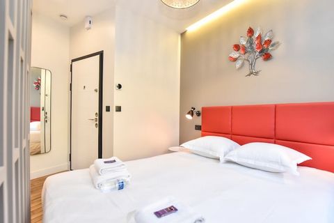 Checkmyguest vous propose cet adorable studio de 25 m², niché au cœur du quartier animé de la Chaussée-d'Antin, dans le 9e arrondissement de Paris. Avec son espace de vie aménagé avec goût et ses nombreux équipements modernes, ce cocon vous garantit ...