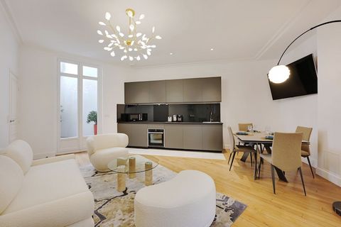 Checkmyguest vous propose un magnifique appartement de 63m² avec deux chambres confortables, idéalement situé à Victor Hugo, quartier paisible du 16ème arrondissement de Paris. Profitez de la proximité de la célèbre place du Trocadéro et de sa vue im...