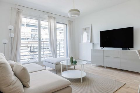 Nieuw, modern appartement van 65 m2 in een beveiligde residentie nabij de vlooienmarkt van Paris Saint-Ouen. De ideale ligging van het appartement zorgt ervoor dat u zich gemakkelijk door de hoofdstad kunt verplaatsen met de vele openbaarvervoersmoge...