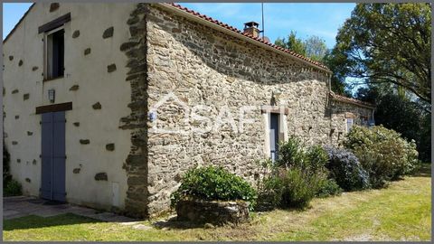 Située à Maché, cette charmante maison offre un cadre de vie paisible et authentique. Implantée en campagne, ce bien bénéficie d'un environnement calme et verdoyant, idéal pour les amoureux de la nature. La commune propose une atmosphère conviviale e...