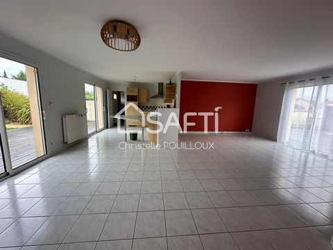 Située sur un terrain clos et arboré de 796 m², cette charmante maison de plain-pied, construite en 2001, offre environ 138 m² de confort. Proche des arrêts de bus, cette maison, bien entretenue et située dans un environnement calme se compose d’une ...