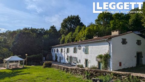 A24678SOM81 - Situation paisible pour cette ferme du 18ᵉ siècle offrant quatre chambres, deux salles de bains et une salle de réception pour l'instant, mais avec possibilité de pièces supplémentaires dans le bâtiment existant. Avec trois grandes dépe...