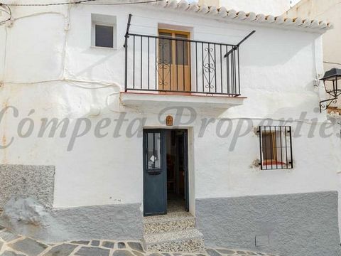 ¡Descubre el encanto de vivir en un auténtico pueblo andaluz! Te presentamos esta encantadora casa adosada en Canillas de Aceituno, un lugar lleno de historia y belleza con sus calles de estilo mudéjar. Ubicada a pocos pasos del centro del pueblo, es...