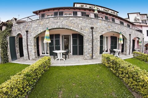 Agriturismo idilliaco nel piccolo villaggio di Casanova Lerrone, nell'entroterra ligure, circondato da uliveti e boschi. Un luogo ideale per il trekking, la mountain bike e le passeggiate a cavallo. L'azienda agricola produce ancora olio d'oliva da o...