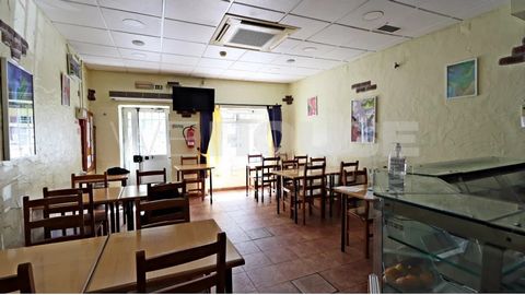 Restaurante em funcionamento, situado em pleno centro do Barreiro, rodeado de serviços, comércio, escolas, equipamentos sociais, a 2 minutos do Parque Catarina Eufémia. O restaurante está completamente equipado com cerca de 50 lugares sentados, 2 WCs...