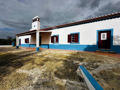 Imagine-se a viver numa belíssima quinta T3 em Vila Boim, onde a serenidade e a natureza o envolvem a cada passo. Esta propriedade impressionante, com 3,35 hectares de terra fértil, é um verdadeiro refúgio natural, repleto de árvores de fruto que, ao...