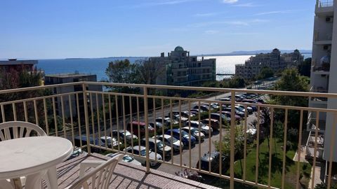 We offer for sale 1 BED apartment, located on the 3rd floor, with an area of 72 sq.m., in the elite residential complex Crown Fort Club - between St. Vlas and the resort village of Elenite. The complex is located in a unique place - a combination of ...