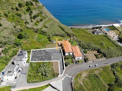 Terreno con vista mare a soli € 70.000 Occasione unica! Terreno con splendida vista sul mare e accesso stradale, con la possibilità di costruire la casa dei tuoi sogni. Questo terreno ha un indice di costruzione di 0,5, il che significa che puoi cost...