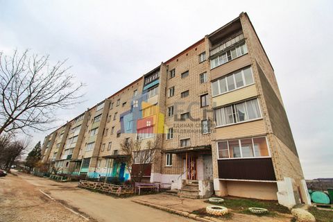 Номер в базе: 51476. В продаже теплая и уютная трёхкомнатная квартира рп. Новогуровский, Алексинского района Тульской области. Квартира расположена на 4 этаже пятиэтажного кирпичного дома. Комнаты изолированы друг от друга, санузел раздельный В кварт...