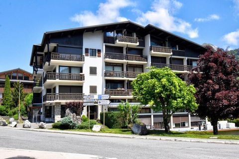 Residenz im Zentrum von Morzine und in der Nähe der Pisten und des ESF. Sehr schöne Aussicht auf den Pleney. Zweizimmerwohnung im 3. Stock (mit Aufzug) einer Residenz im Zentrum des Resorts mit einer Fläche von ca. 50 m² (Süd-Ost-Ausrichtung), besteh...