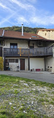 En exclusivité chez IMMO CONNECTION, situé à 5 min au Sud de Seyssel, dans le hameau de Mieugy, sur la commune d'Anglefort. Venez découvrir cette charmante maison de type T3 de 110 m2 entièrement rénovée sur 3 étages. Au rez-de-chaussée, vous dispose...