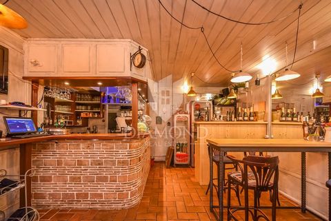 Location: Istarska županija, Rovinj, Rovinj. Istria, Rovinj center Business space for sale in an exclusive and rare location - in the center of Rovinj located in the 2nd row to the sea. A special opportunity at an extremely market price with very gre...