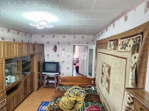 1691559 В пос. Платформа 69 км., Приозерского района на ул. Заводской, к продаже предлагается уютная и светлая двухкомнатная квартира на третьем этаже пятиэтажного дома, просторной кухней, несколькими кладовыми и лоджией. - Дом очень теплый. Общая пл...