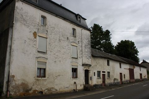 Dieses Ferienhaus mit 2 Schlafzimmern liegt in Florenville und bietet einen schönen Blick auf die Landschaft. Es ist ideal für eine kleine Familie mit Kindern oder eine Gruppe von 5 Personen. Es gibt einen eingezäunten, möblierten Garten mit Grill zu...