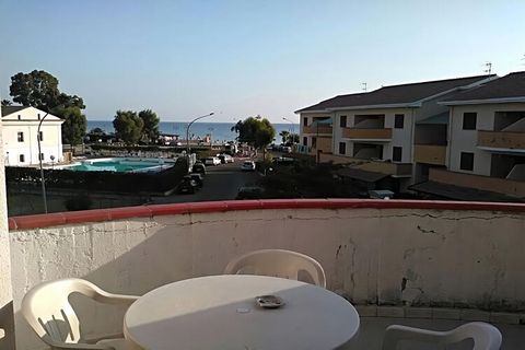 Soggiornate in questa piacevole casa vacanze con balcone e terrazza. Con un'ottima posizione vicino al mare, è ideale per vacanze soleggiate con la famiglia o con gli amici. In poco tempo potrete raggiungere la vicina spiaggia di Marina di Mandatoric...