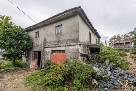 Identificação do imóvel: ZMPT571815 Gelegen in een van de meest bevoorrechte regio's van Gerês, in Terras de Bouro, combineert deze woning de unieke kenmerken van een huis met zes slaapkamers, omringd door de levendige natuur van het Peneda-Gerês Nat...