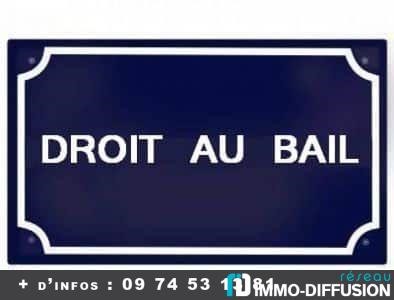 Fiche N°Id-LGB168811 : La rochelle, secteur 20 min est la rochelle, Local commercial d'environ 39 m2 comprenant 1 piece(s) - Vue : Place principale - Construction 1960 Ancienne - Equipements annexes : - chauffage : Electrique - Classe-Energie B : 83 ...