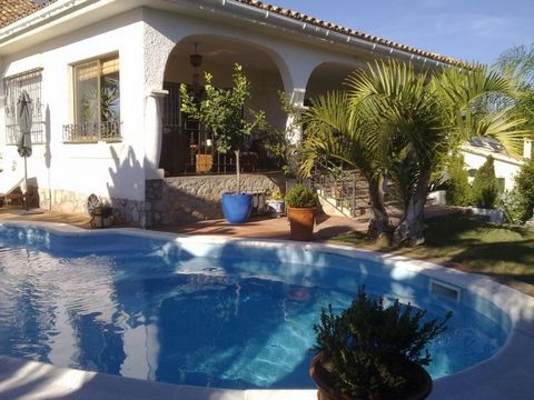 Located in Nueva Andalucía. Detached villa near cumbres del Rodeo in Nueva Andalucia, only a short drive to Puerto Banus and the town of San Pedro. The property has had some renovation and offers 3 bedrooms on the ground floor, one of which has an en...