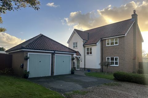 STEP INSIDE This detached family home is nestled in a peaceful private cul-de-sac, offering a scenic position backing onto paddock land and is available for sale with no onward chain. The property boasts a well-designed layout with oil-fired radiator...