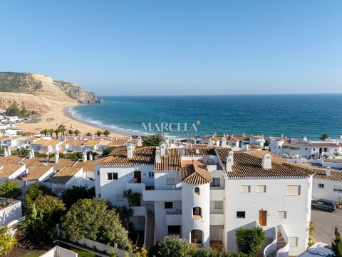 Located in Praia da Luz. Have you ever imagined living just a few meters from the beach? It's possible! Fantastic duplex apartment for sale in Praia da Luz, just a few meters from the beach, this could be your opportunity to have the sea view you alw...