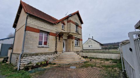 EXCLUSIVITE MAISON VENDUE LOUEE AVEC LOYER DE 650 euros/MOIS En direction de Compiègne à moins de 15 minutes de Soissons dans un village avec une école proche des commerces. Maison vendue louée Elle est composée d'une entrée, séjour double, cuisine, ...